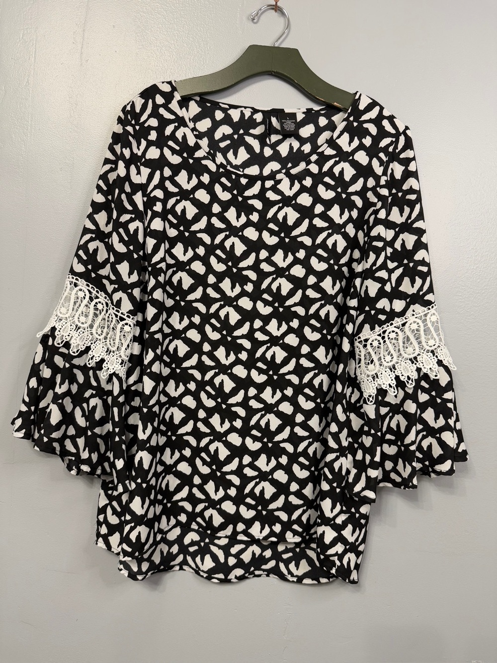 #17) new directions Black & White Lace-Trim Bell Sleeve Top